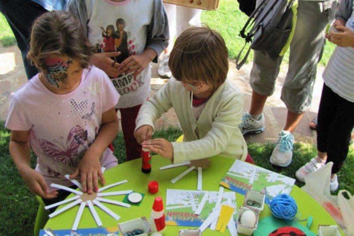 Ilustračný obrázok k článku Chcete sa kreatívne vyžiť a zároveň stráviť peknú sobotu s deťmi? Tvorilkovský deň je práve pre vás!